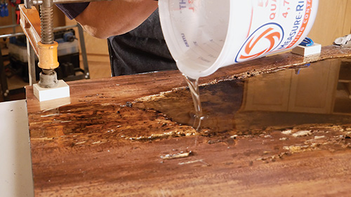 Sealing epoxy pour with clear resin