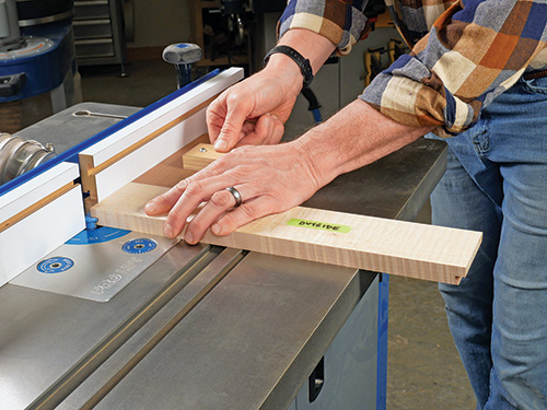 Routing joint for tool cabinet drawers