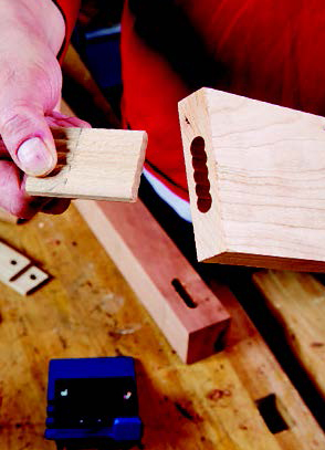 Supporting table leg joint with tenon biscuit