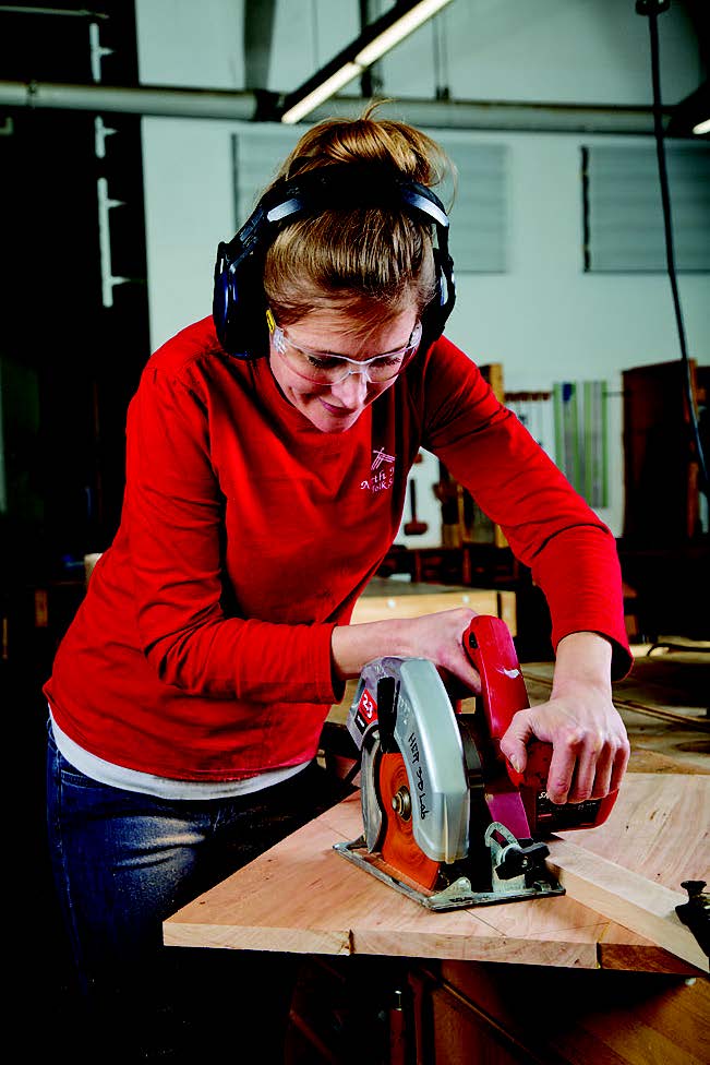 Cutting table top panel corner with a circular saw