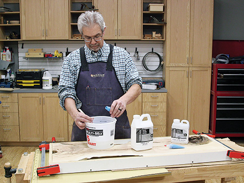 Stiring color pigment into epoxy mixture