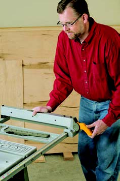 Rockwell’s RK7241S has extra-long rails that provide 30" of ripping capacity — helpful for splitting full-size sheet goods.