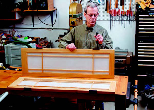 The author bought Synskin fiberglass shoji material from tapplastics.com; you can also find paper, vinyl or fiberglass options at decorativefilm.com or Water-star Chinese rice paper at amazon.com.