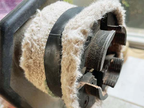 Scroll Chuck covered with cloth protector