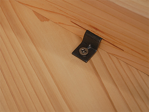 Fastener attaching cedar tabletop to apron