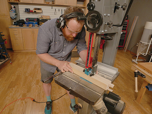 Cutting out curve in table leg with band saw