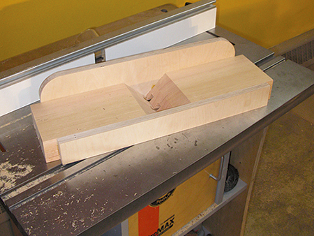 Shop-made dovetail jig for cutting corner keys