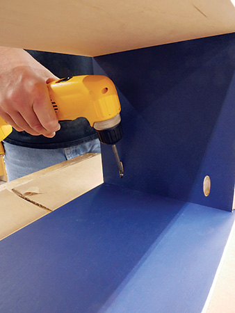 Attaching top panel to simple bookcase