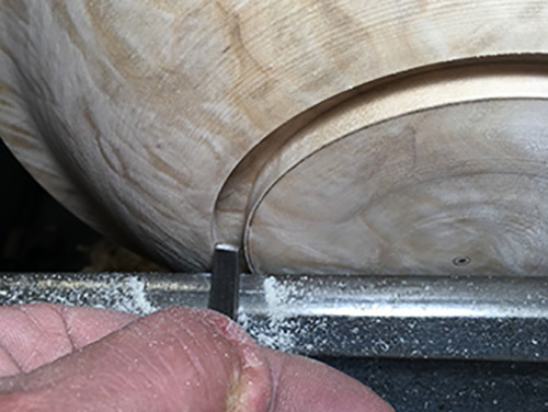 Cutting inlay circle in base of bowl blank
