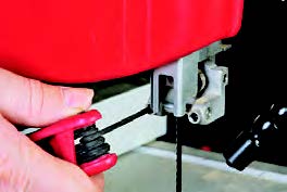 The steel pin friction side guides on the Skil 3386 are slightly larger in diameter than similar models.