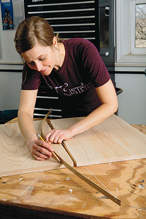 The author used a shop-made curve bow to create long, flowing curves on the edges of the stool’s side pieces.