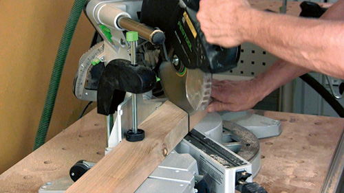 Cutting sofa table stretcher angle with miter saw