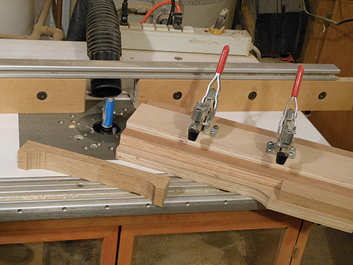 Securing stocks with toggle clamps on router table