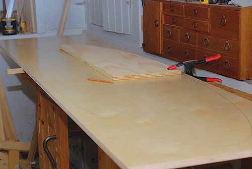 Using quarter ellipse template to lay out surfboard shape