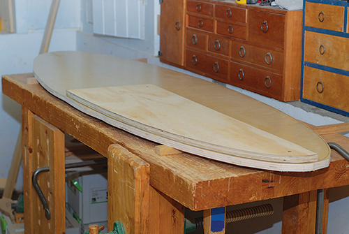 Attaching quarter template to bottom of coffee table top