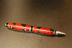 TWRedAndBlackPen