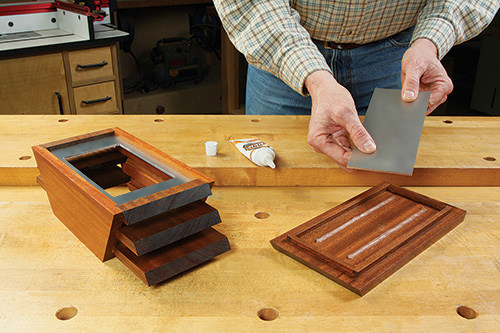 Attaching metal panel on tabletop fire pit lid