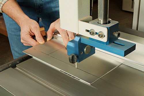 Cutting out aluminum plate with band saw