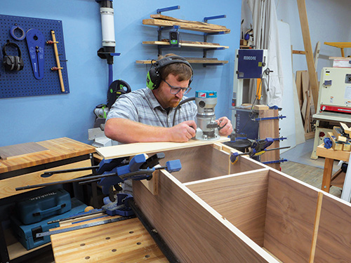 Cutting door installation points in cabinet panels with router