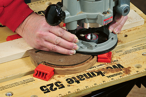 Cutting tambour track with a plunge router