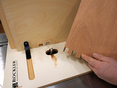 Narrow pin on outside portion of box joint