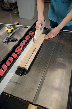 Cutting down frame molding to size