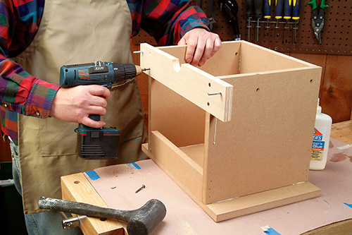 Attaching the crossmember to the router table base with screws