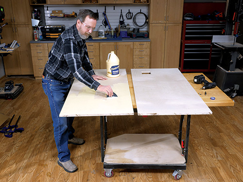 Gluing plywood desktop panels together