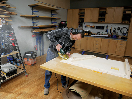 Cutting biscuits to attache desktop ends