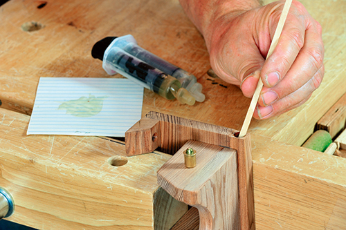 Setting up hinge mechanism for wine holder