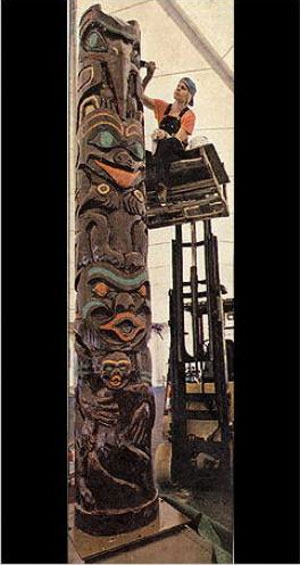 n318TWNestlesChocolateTotemPole