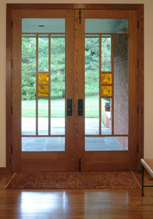 n325TWDoorWithStainedGlassInserts