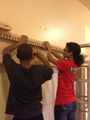 n330TWStudentsHangingMolding