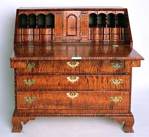 n347TWChippendaleDeskOpen