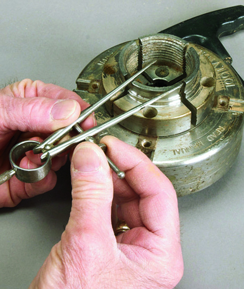 Setting dividers to the radius of the jaws when they form a perfect circle helps get a sure hold when reversing a bowl to turn its inside.