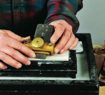 Unlike other wheeled guides that roll back-to-front, the Sharp Skate III hones with side-to-side action.