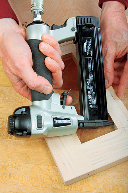 Without a second safety trigger, Surebonder’s grip offers more room for a natural, three-finger grasp.